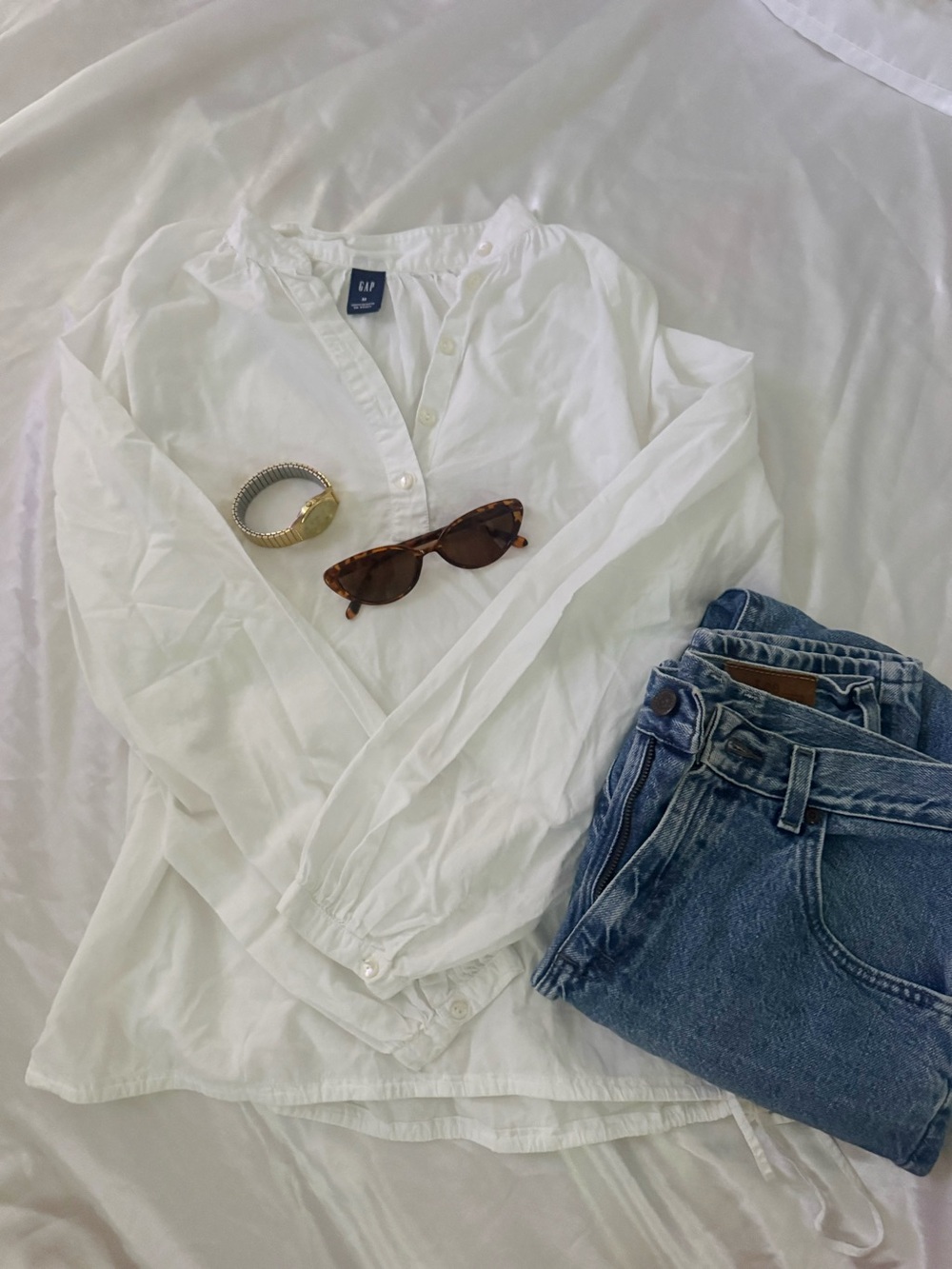 GAP White Long-Sleeve Button blouse